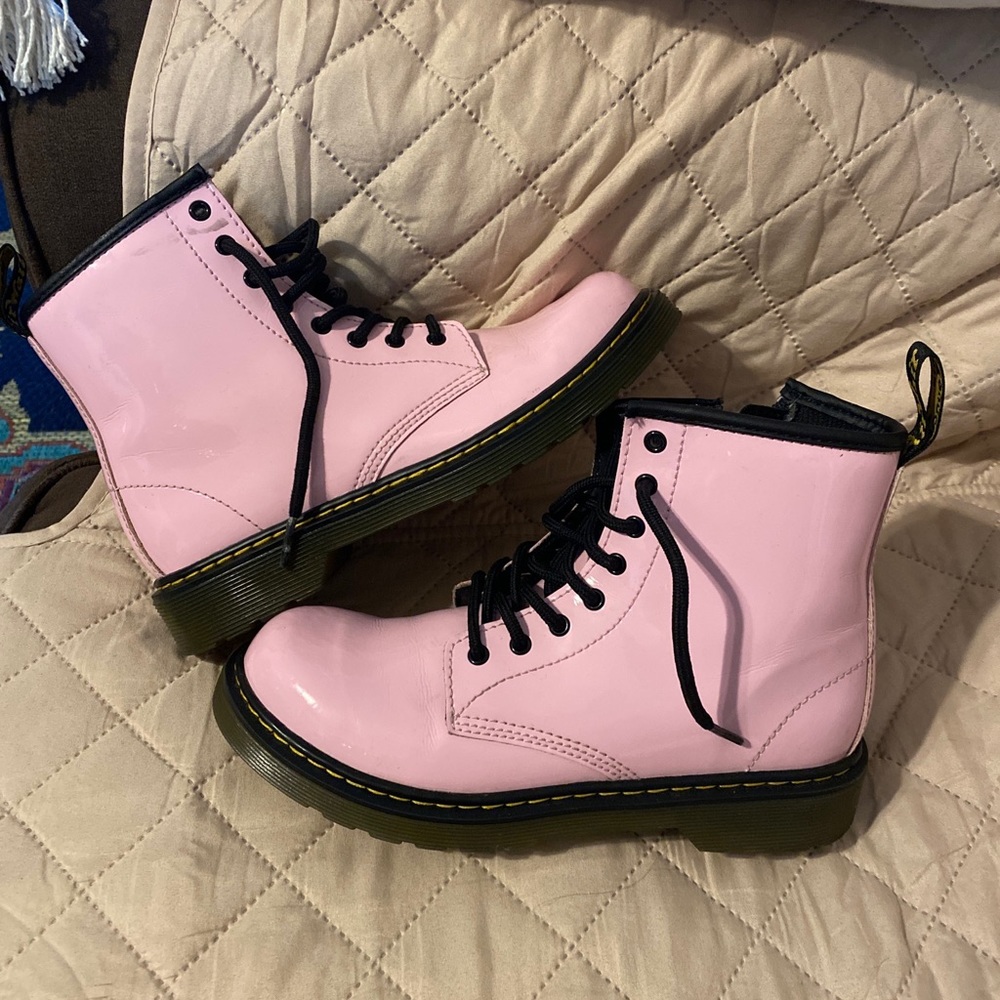 Dr martens size 4 US pale pink leather combat boots clean